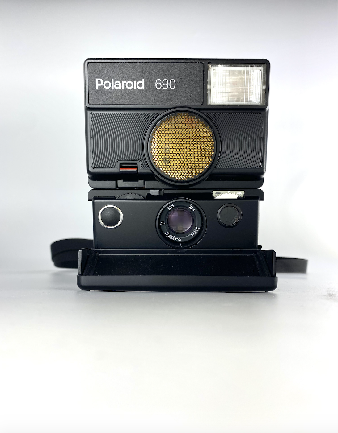Polaroid 690